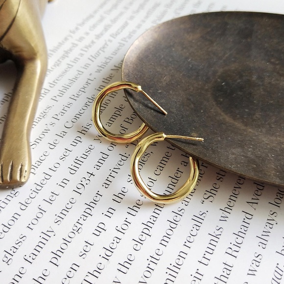 1 Left! Gold Small Gold Hoop Earrings - Picture 2 of 4